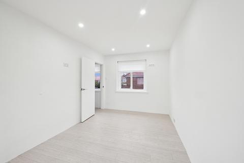 14 Walton Way, London, W3 0AW