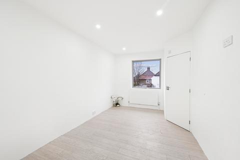 14 Walton Way, London, W3 0AW