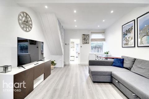 10 Holness Road, London, E15 4EN