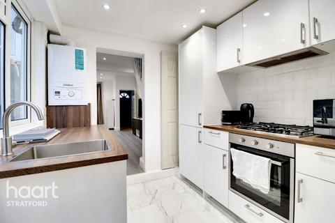 10 Holness Road, London, E15 4EN
