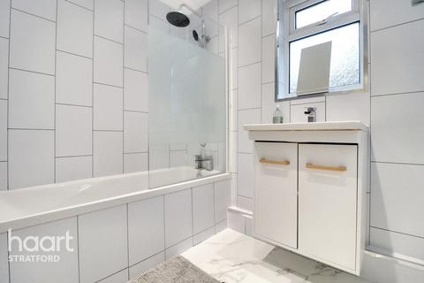 10 Holness Road, London, E15 4EN