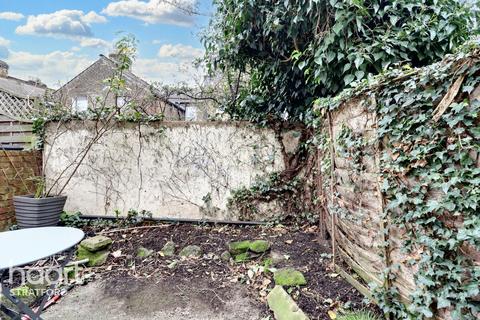 10 Holness Road, London, E15 4EN