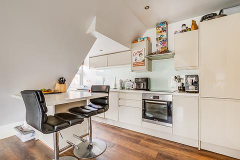 2 bedroom flat for sale, Birch Grove, Acton, London, W3