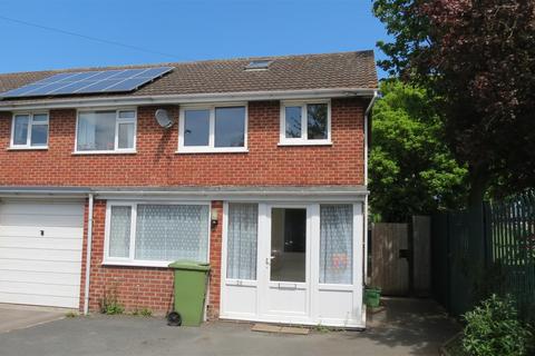 3 bedroom semi-detached house to rent, Stanwick Gardens, Cheltenham