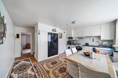 68 Crocus Field, Barnet, EN5 2UB