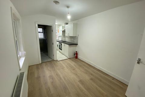 2 bedroom flat to rent, Braemar Road First Floor Flat London E13 8EH