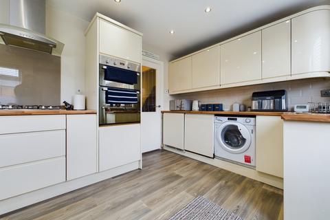38 Cornwall Drive, Grassmoor, Chesterfield, S42 5DX