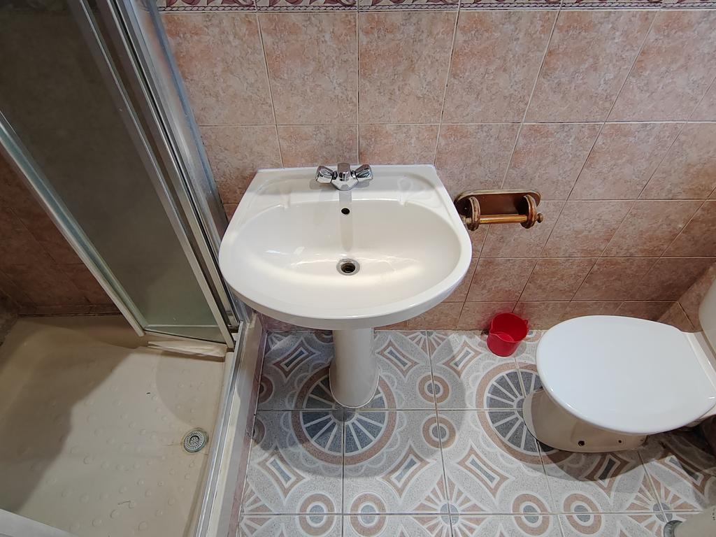 Shower Room (G/F)
