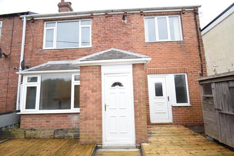 3 bedroom end of terrace house to rent, Thomas Street, Langley Park, Durham