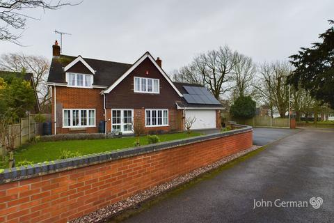 4 bedroom detached house for sale, Hall Drive, Hanbury