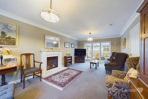 4 bedroom detached house for sale, Hall Drive, Hanbury