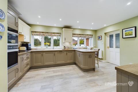 1 Hall Drive, Hanbury, Burton-on-trent, DE13 8TF
