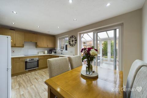 3 bedroom detached house for sale, Waterton Close, Burton-on-Trent