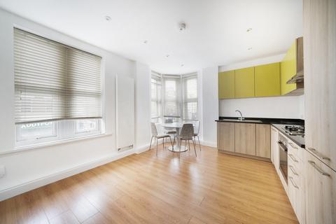 2 bedroom apartment for sale, Green Lanes, London N4