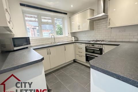 6 bedroom end of terrace house to rent, Douglas Road, Lenton