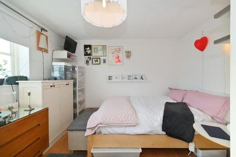 7 Jackson Close, London, E9 7ER