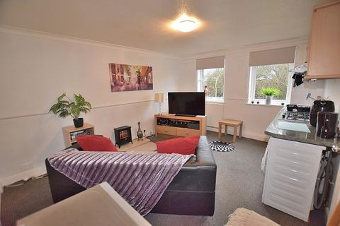 1 bedroom ground floor flat for sale, Alexandra Way, Richmond