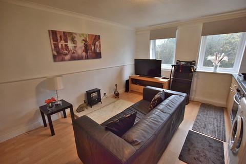 1 bedroom ground floor flat for sale, Alexandra Way, Richmond