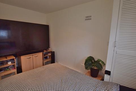 1 bedroom ground floor flat for sale, Alexandra Way, Richmond