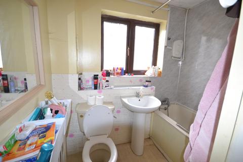 1 bedroom semi-detached house for sale, Holden Close, Dagenham