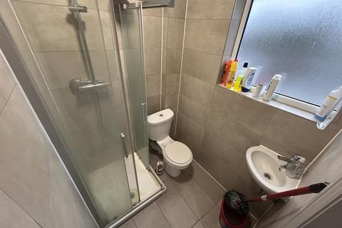 undefined, High Road, London N12