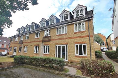 2 bedroom flat to rent, Alexandra Gardens, Woking GU21