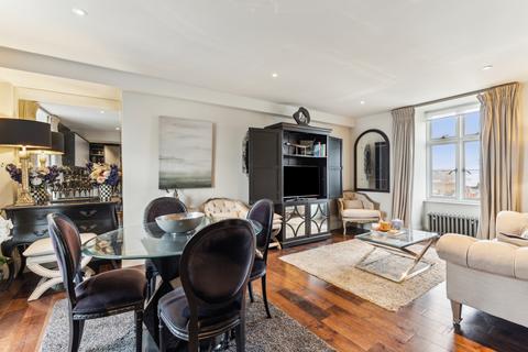 2 bedroom flat for sale, Chesterfield House, Chesterfield Gardens, Mayfair