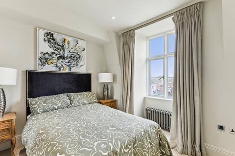 2 bedroom flat for sale, Chesterfield House, Chesterfield Gardens, Mayfair