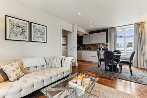 2 bedroom flat for sale, Chesterfield House, Chesterfield Gardens, Mayfair