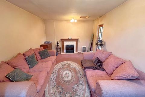 1 bedroom detached bungalow for sale, East Street, Warminster