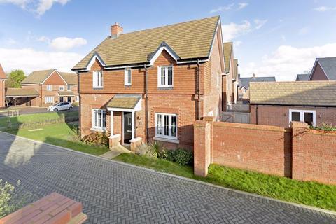 3 bedroom detached house for sale, Maple Road, Cranleigh