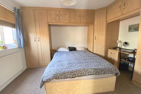 2 bedroom house to rent, West Gardens, London E1W