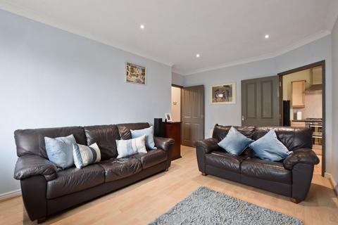 2 bedroom flat for sale, Exchange Walk, Pinner