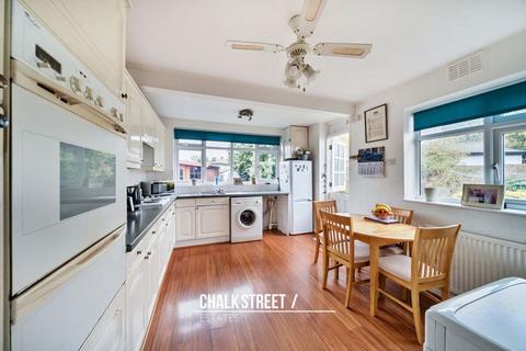 2 Hunter Drive, Hornchurch, RM12 5TS