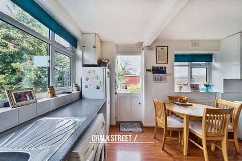 2 Hunter Drive, Hornchurch, RM12 5TS