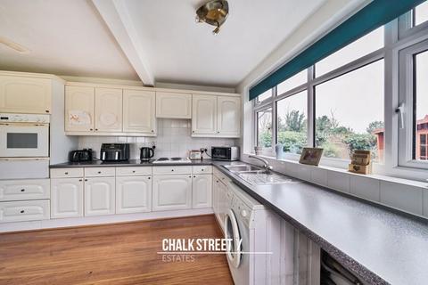 2 Hunter Drive, Hornchurch, RM12 5TS
