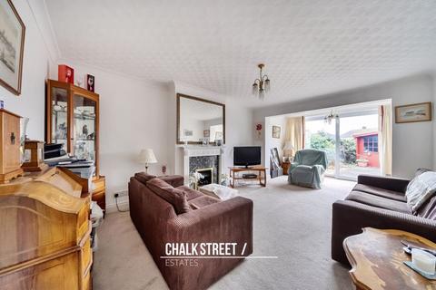 2 Hunter Drive, Hornchurch, RM12 5TS