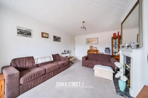 2 Hunter Drive, Hornchurch, RM12 5TS