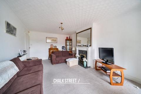 2 Hunter Drive, Hornchurch, RM12 5TS