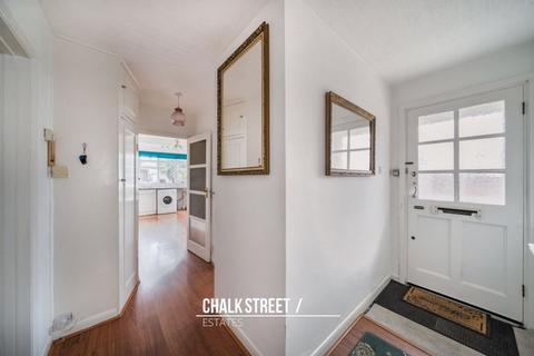 2 Hunter Drive, Hornchurch, RM12 5TS