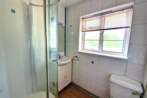 2 bedroom flat for sale, Nugents Court, Hatch End