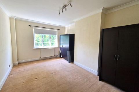2 bedroom flat for sale, Nugents Court, Hatch End