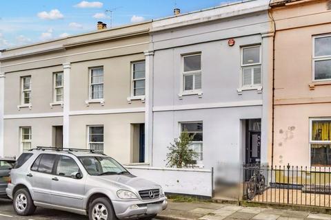 4 bedroom terraced house to rent, Selkirk Street, Cheltenham GL52