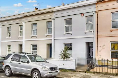 4 bedroom terraced house to rent, Selkirk Street, Cheltenham GL52