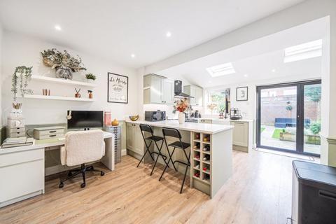 31 Kingslea, Leatherhead, KT22 7SN