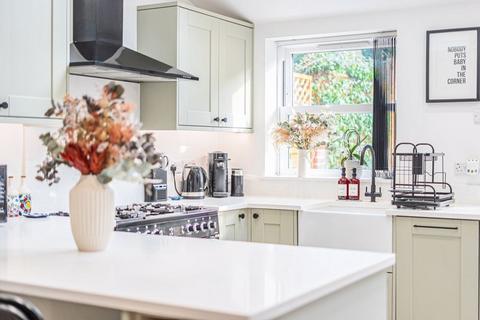 31 Kingslea, Leatherhead, KT22 7SN