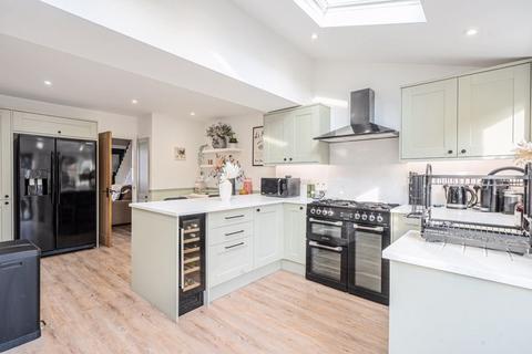 31 Kingslea, Leatherhead, KT22 7SN