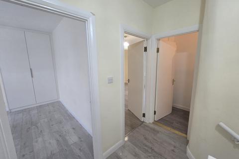 2 bedroom flat to rent, PARKFIELD AVENUE, HARROW, HA2