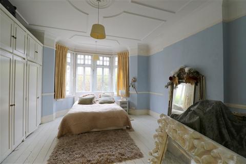 2 bedroom flat for sale, Boileau Road, Ealing, London