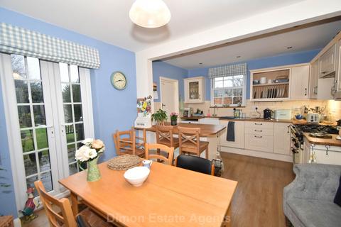 3 bedroom semi-detached house for sale, Carnarvon Road